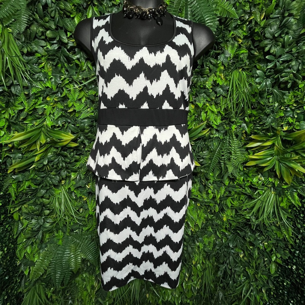FASHIONISTA Dress Women 1X Black White Peplum Round‎ Neck Chevron Striped 3083